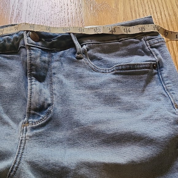 Driftwood Embroidered Floral Cropped Jeans - Picture 7 of 11